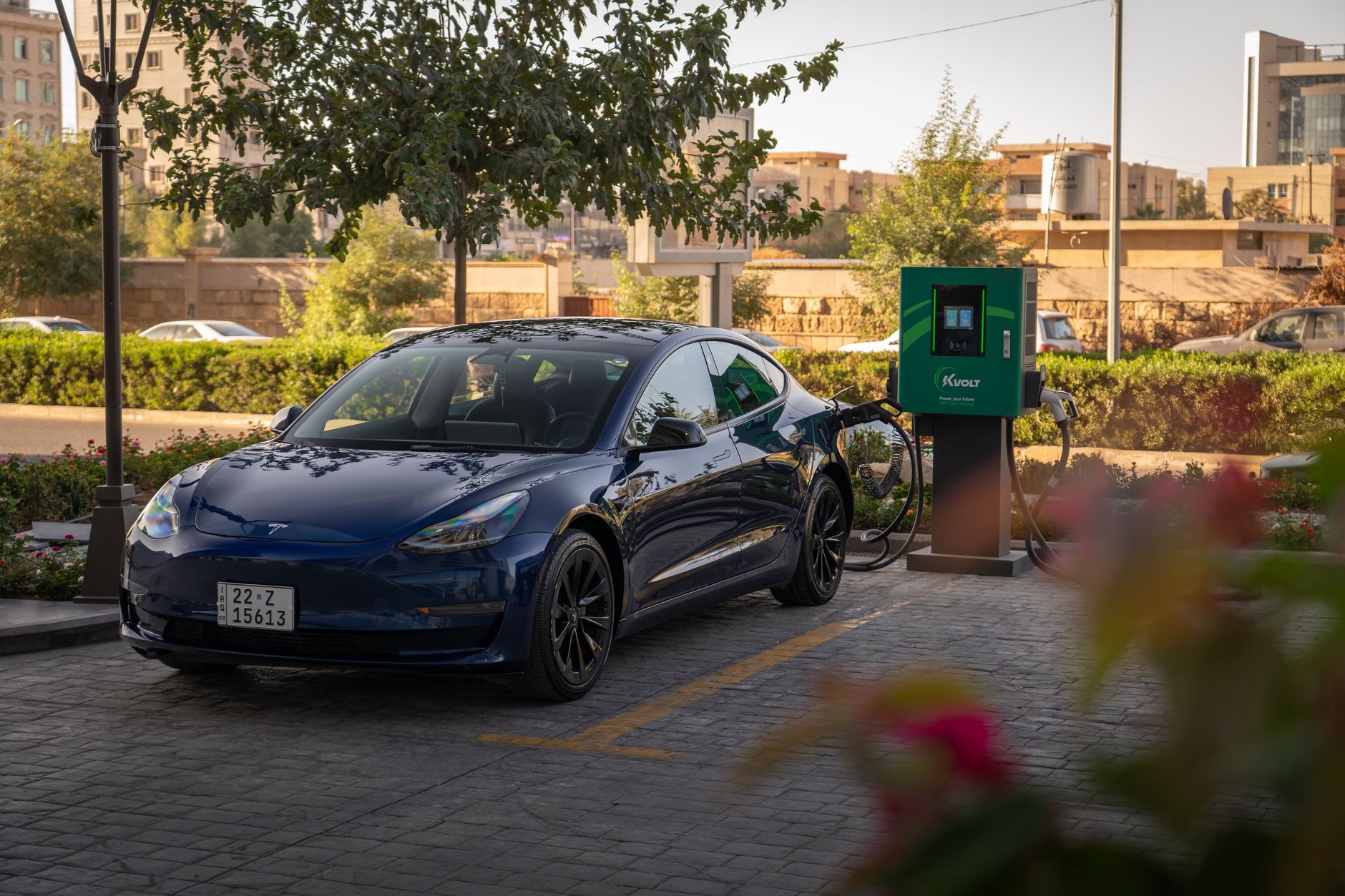 How Much Does It Cost to Charge an Electric Car? (2025 Guide)