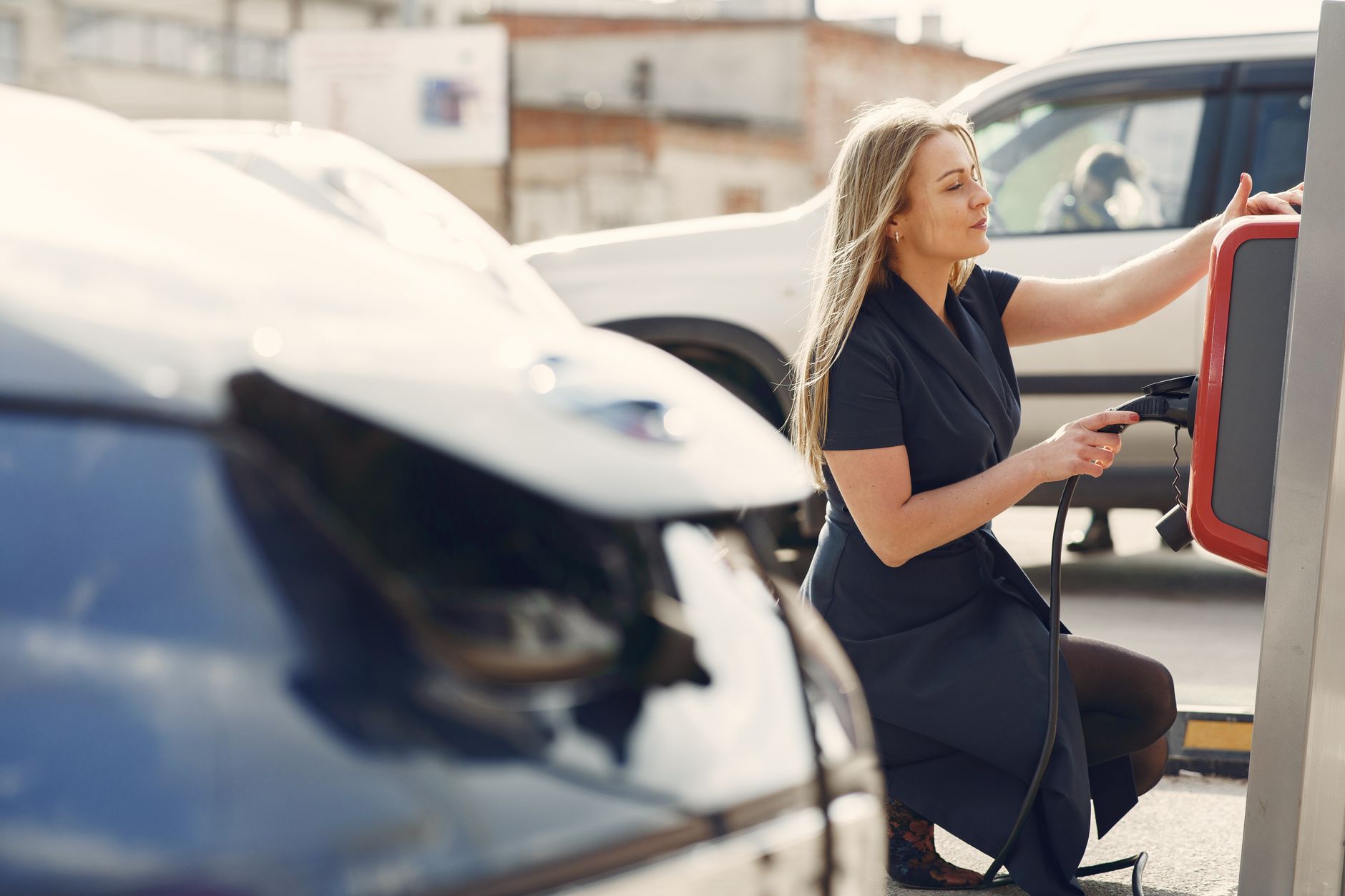 How to Choose an Electric Car in 2025